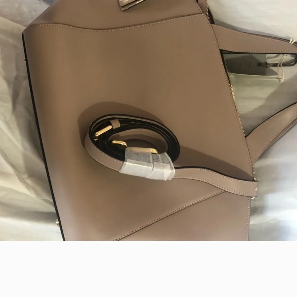 Nicole leather purse 👛